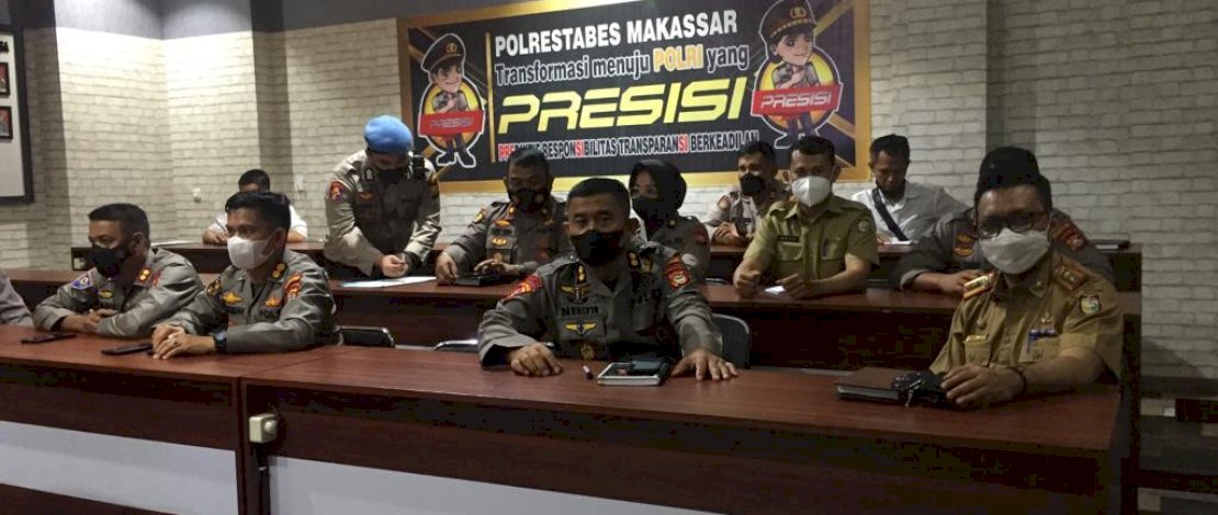 Bersama Pihak Kepolisian, Disperindag Kota Makassar Awasi Distribusi Minyak Goreng