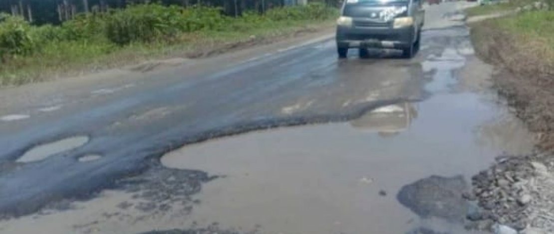 Warga Minta Dibenahi, Jalan Trans Sulawesi di Luwu Utara Banyak Berlubang