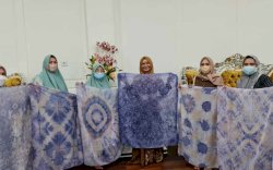 Hanya 20 menit diproses, Batik Shiborita Takalar Sudah Siap Dipakai