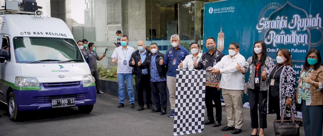 Kepala BI Perwakilan Sulsel, Causa Iman Karana, melepas layanan kas keliling penukaran uang Rupiah, di Gedung Kantor BI Sulsel, Kamis, 7 April 2022. Kepala BI Perwakilan Sulsel, Causa Iman Karana, melepas layanan kas keliling penukaran uang Rupiah, di Gedung Kantor BI Sulsel, Kamis, 7 April 2022.