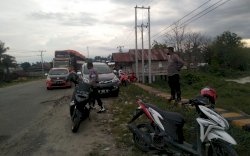 Antisipasi Balapan Liar, Kapolsek Sabbang Luwu Utara Lakukan Patroli