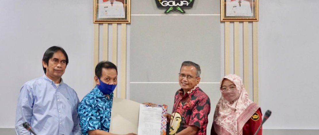 Diskominfo-SP Gowa Terima Hasil Monev Keterbukaan Informasi Publik 2021 dari KI Sulsel