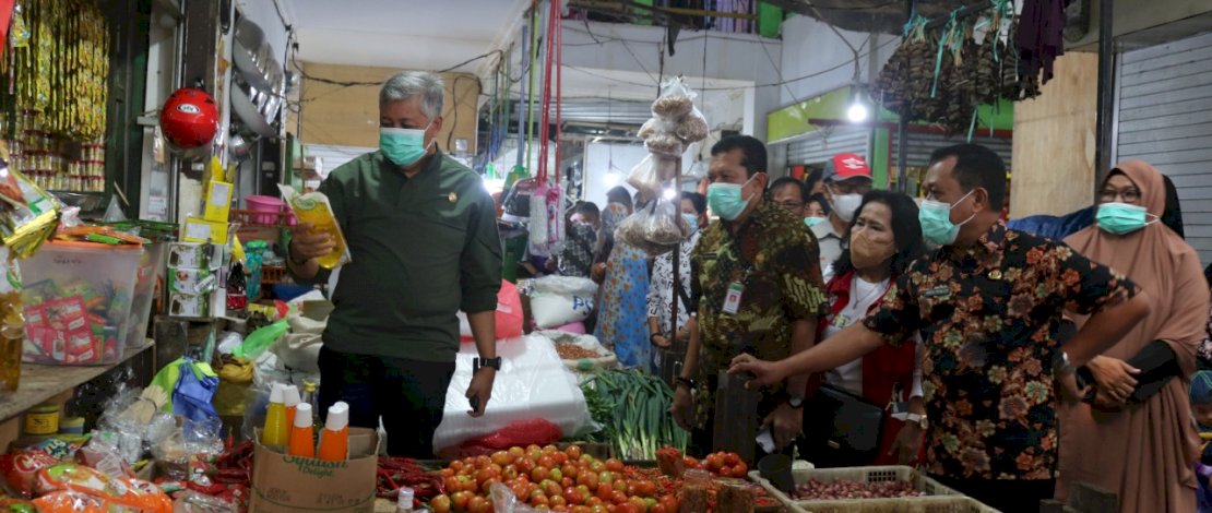 Bupati Pinrang Pantau Stok Harga Pangan di Pasar Sentral Bupati Pinrang Pantau Stok Harga Pangan di Pasar Sentral