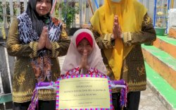 Girangnya Anak Lima Tahun asal Wajo Ini Dapat Hadiah Sepeda Dari Gubernur Sulsel
