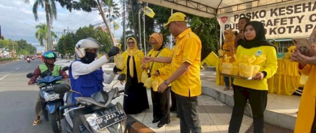 Amaliah Ramadhan, KPPG Bagi-bagi Takjil Gratis ke Warga Palopo