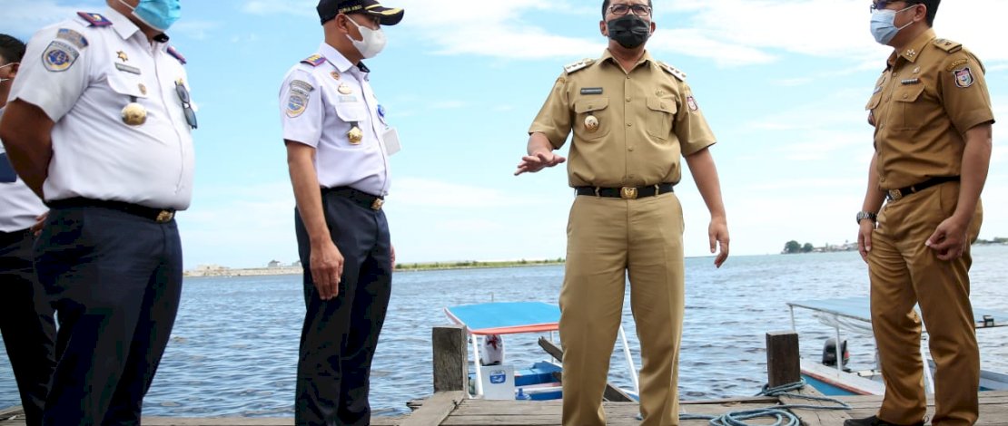 Sesuai Perda, Dishub Makassar Tarik Retribusi di Dermaga Kayu Bangkoa