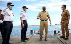 Sesuai Perda, Dishub Makassar Tarik Retribusi di Dermaga Kayu Bangkoa