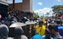 Sempat memanas, Unras 11 April Di Bone Berakhir Kondusif