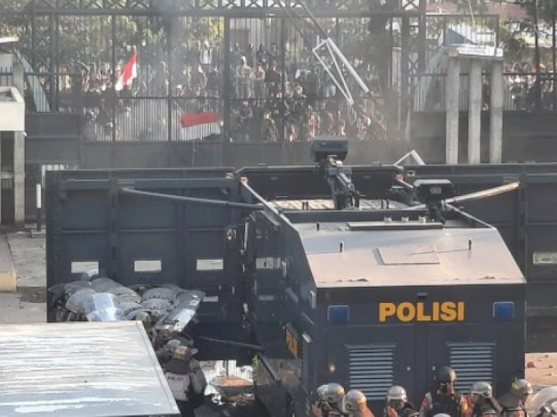 Demo 11 April di Kota Makassar Ricuh, Kapolda Sulsel: Ada Kelompok Penyusup