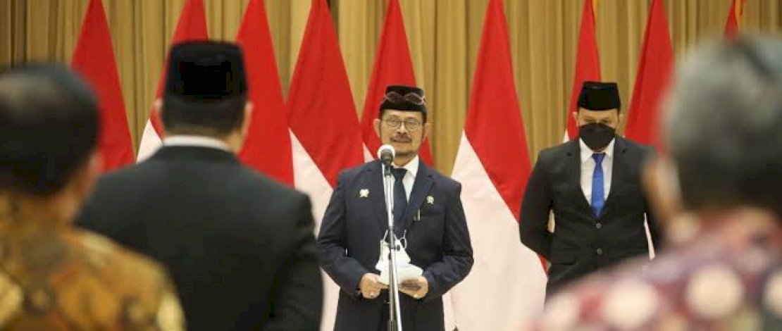 Menteri Pertanian Syahrul Yasin Limpo melantik Jan Samuel Maringka sebagai Inspektur Jenderal Kementan, Rabu, 30 Maret 2022.