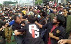 Ade Armando Dikabarkan Muntah Darah Setelah Dikeroyok