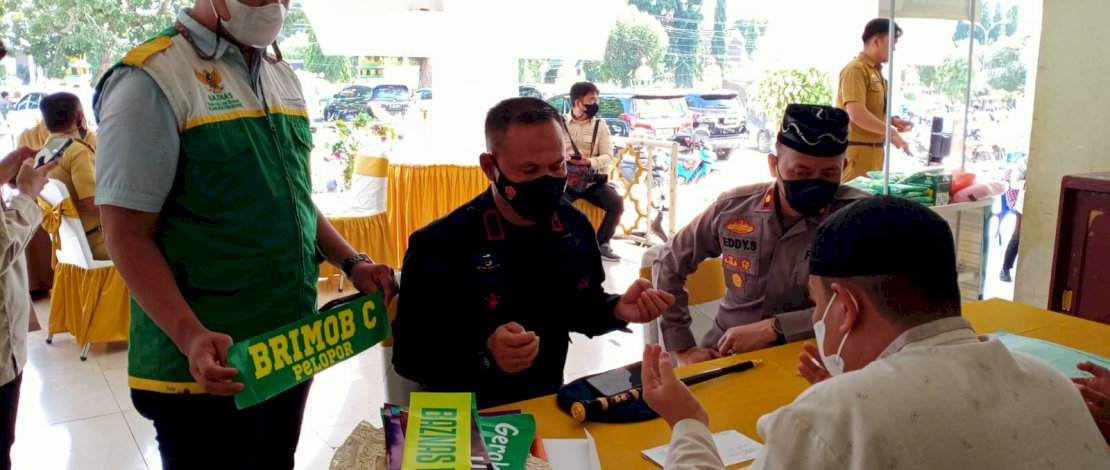 Momentum Ramadan 1443 H, Danyon C Pelopor Salurkan Zakat Fitrah Dan Zakat Profesi