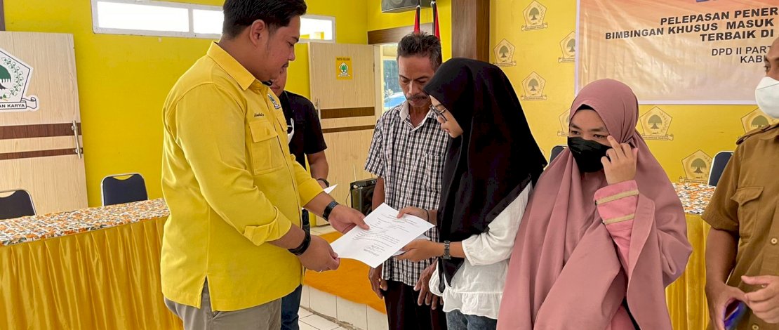 Golkar Barru Berangkatkan 16 Peserta Program Beasiswa ke Makassar, MHG: Semua Fasilitas Kami Tanggung Golkar Barru Berangkatkan 16 Peserta Program Beasiswa ke Makassar, MHG: Semua Fasilitas Kami Tanggung