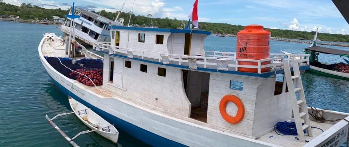 Gubernur Sulsel Beri Bantuan Kapal dan Alat Tangkap Untuk Nelayan di Selayar