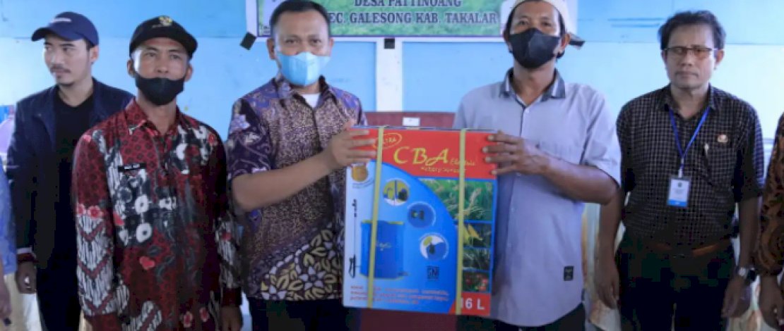 Serahkan Bantuan di Dua Desa, Bupati Takalar Syamsari Harapkan ini ke Pemdes Serahkan Bantuan di Dua Desa, Bupati Takalar Syamsari Harapkan ini ke Pemdes