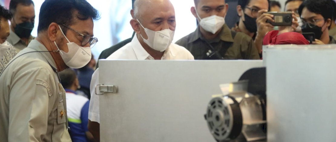 Menteri Pertanian Syahrul Yasin Limpo (Mentan SYL) bersama Menteri Koperasi dan UKM Teten Masduki menghadiri acara Showcase dan Business Matching Alat Pertanian, Manufaktur dan Alat Berat di kawasan Pancoran, Jakarta Selatan. Menteri Pertanian Syahrul Yasin Limpo (Mentan SYL) bersama Menteri Koperasi dan UKM Teten Masduki menghadiri acara Showcase dan Business Matching Alat Pertanian, Manufaktur dan Alat Berat di kawasan Pancoran, Jakarta Selatan.