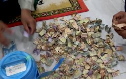 Jemaah Masjid Agung Syekh Yusuf Sumbangkan Uang Celengan Untuk Kegiatan Ramadhan