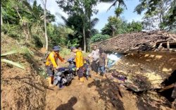 Satu Orang Hilang dan 22 Rumah Rusak Akibat Banjir Bandang di Bandung Barat