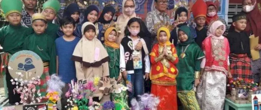 Pentas Seni Bunda Pustaka SD Negeri Borong Berkonsep Metaverse