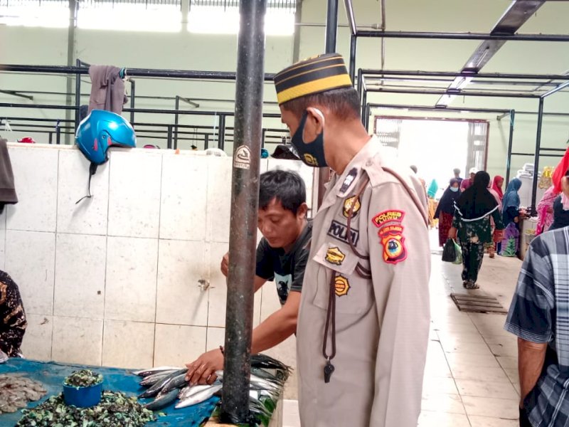 Jelang Hari Raya Idul Fitri,Polsek Bupon Blusukan di Pasar Noling
