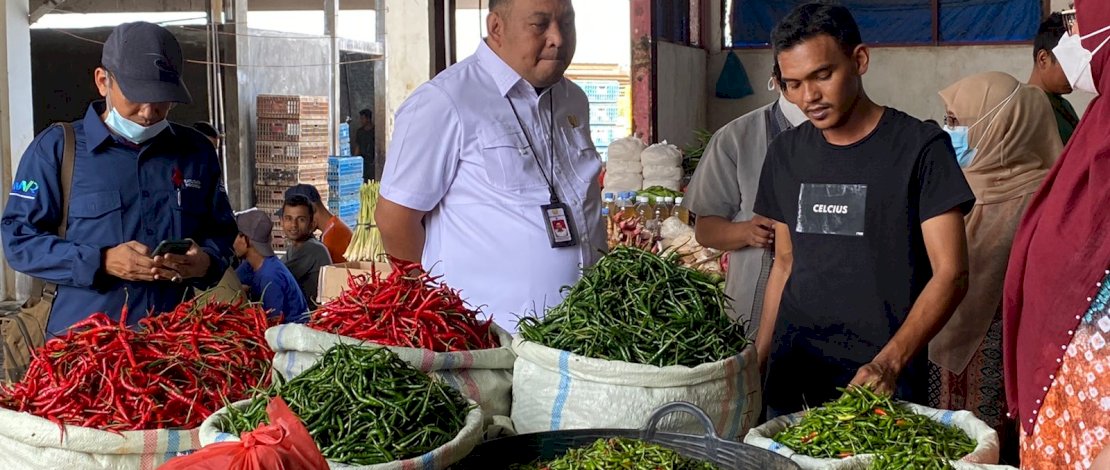 Direktur Alat Mesin Pertanian Kementerian Pertanian (Alsintan Kementan), Andi Nur Alam Syah, bersama Dinas Pangan Provinsi Daerah Istimewa Aceh melakukan pemantauan terhadap situasi stabilitas pasokan dan harga pangan di pasaran, kemarin.