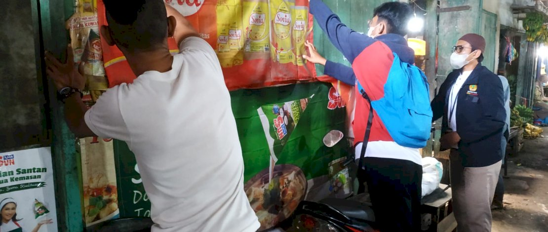 Perumda Pasar Makassar Turunkan Sejumlah Reklame dan Pamflet Tak Berizin