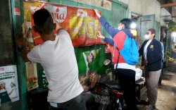 Perumda Pasar Makassar Turunkan Sejumlah Reklame dan Pamflet Tak Berizin