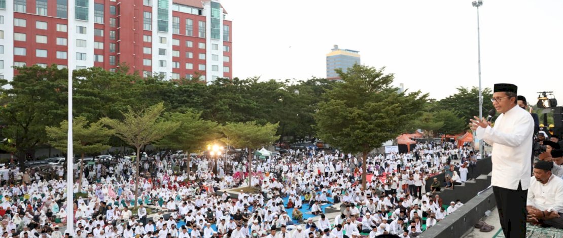 Danny Minta Warga Kota Makassar Keluarkan Zakat Terbaik Danny Minta Warga Kota Makassar Keluarkan Zakat Terbaik