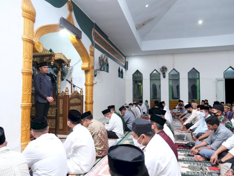 Begini Rukun, Niat hingga Doa Shalat Tarawih, Lengkap dengan Bacaan Arabnya 