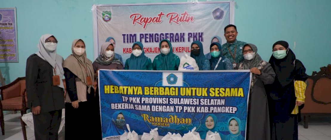 Bersama PKK, Andalan Mengaji Berbagi Paket Sembako