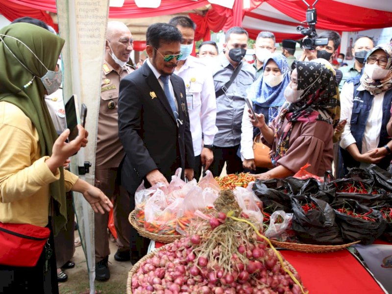 Mentan SYL Buka Pasar Tani, Jamin Ketersediaan Pangan Hingga Idul Fitri di Sulsel