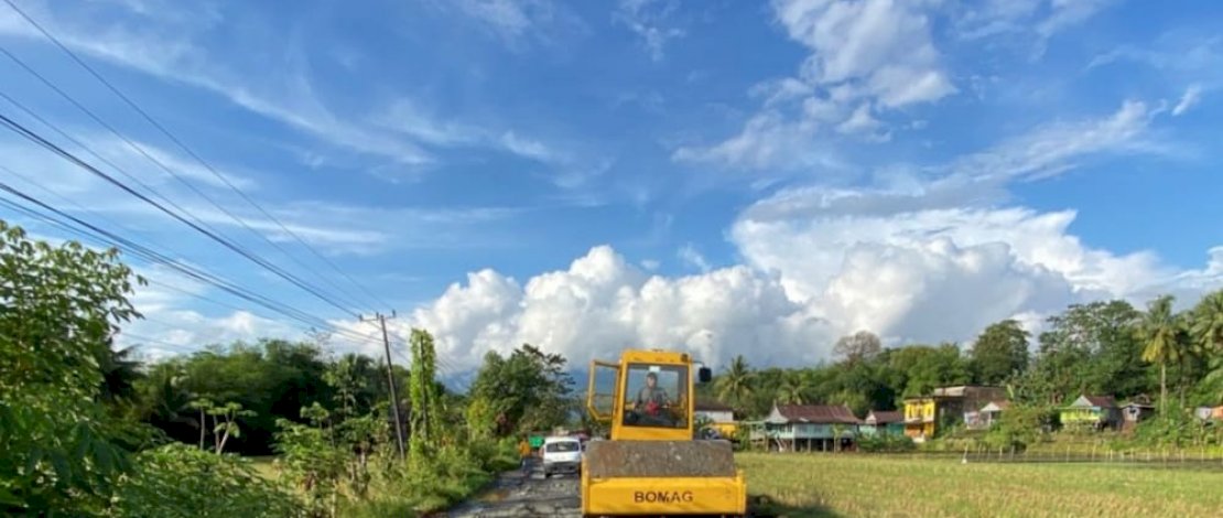 Tahap rekonstruksi jalan pada ruas Pekkae - Takkalalla mulai berjalan di Kabupaten Barru dan Soppeng.

