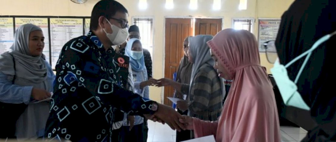 Penyerahan Bantuan dilakukan oleh Wakil Bupati Luwu Utara, Suaib Mansur.