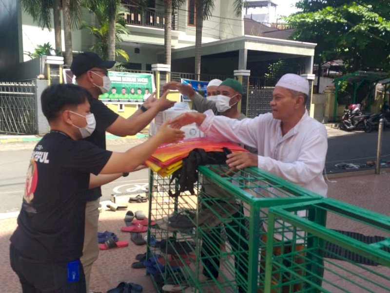 Biznet Bagi Ribuan Masker di Makassar dan Gowa