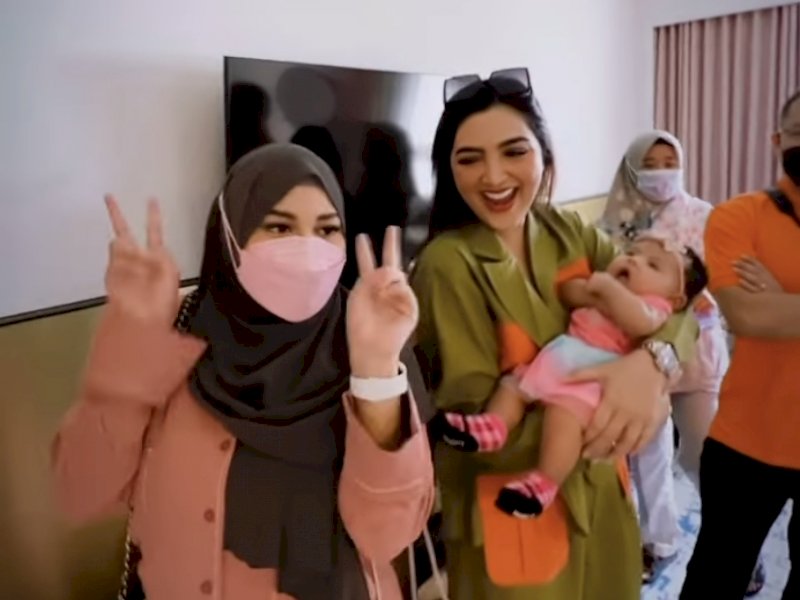 Intip Serunya Keluarga Anang, Krisdayanti, Aurel, Lebaran di Singapura 