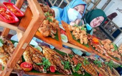 Menikmati Ikan Bakar dan Sunset di Warung Pandanga