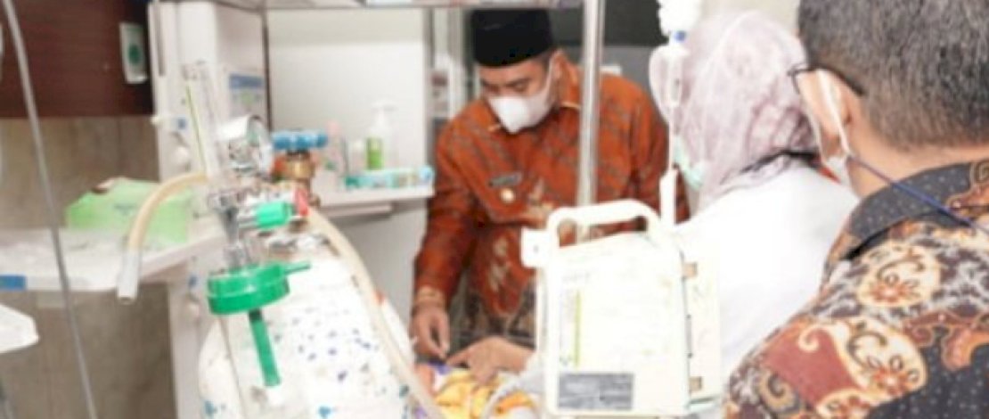 Bupati Maros Tanggung Biaya Perawatan Bayi yang Ditemukan di Semak-semak