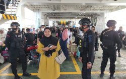 Pastikan Kondusifitas Kamtibmas Saat Arus Balik, Ini Yang Dilakukan Brimob Bone