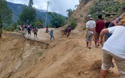 Ruas Sabbang - Tallang Alami Longsor, PUTR Sulsel Lakukan Penanganan Darurat 