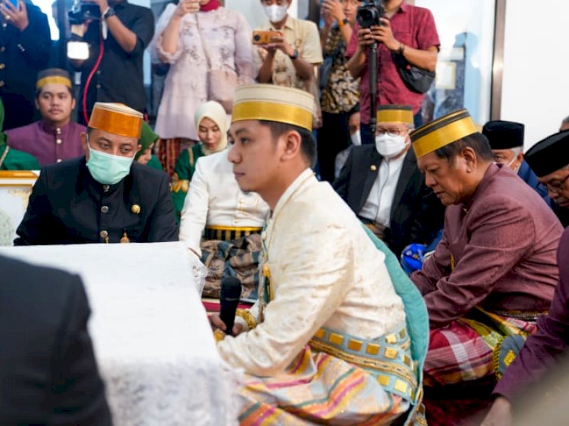 Gubernur Sulawesi Selatan, Andi Sudirman Jadi Saksi Nikah Putra Bupati Soppeng