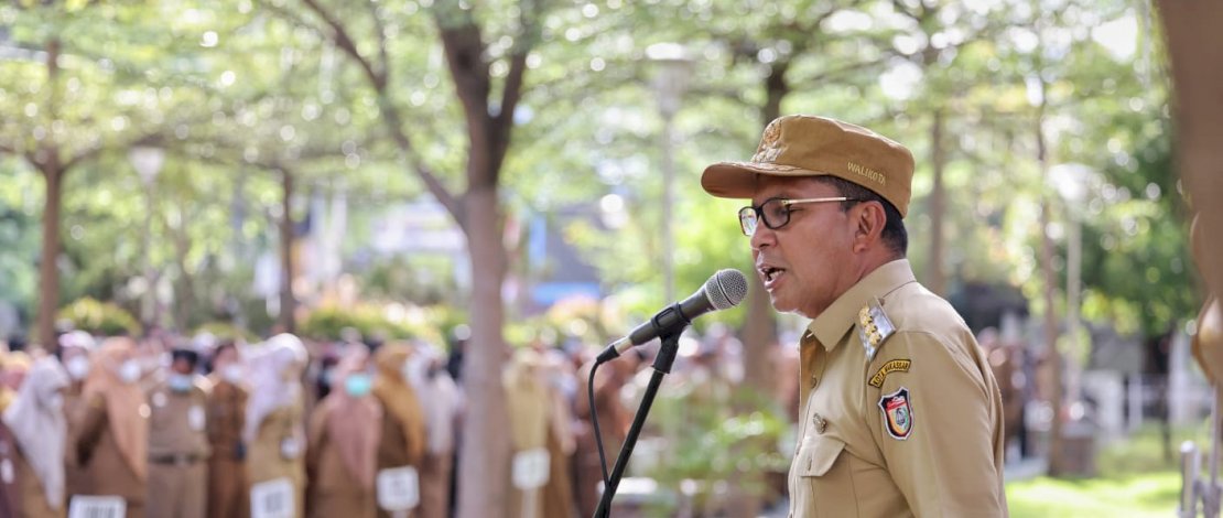 Wali Kota Makassar, Moh Ramdhan &lsquo;Danny&rsquo; Pomanto melaksanakan apel pagi sekaligus halal bihalal bersama seluruh Satuan Kerja Perangkat Daerah (SKPD) Kota Makassar, di Halaman Balaikota, Senin, 9 Mei 2022.
