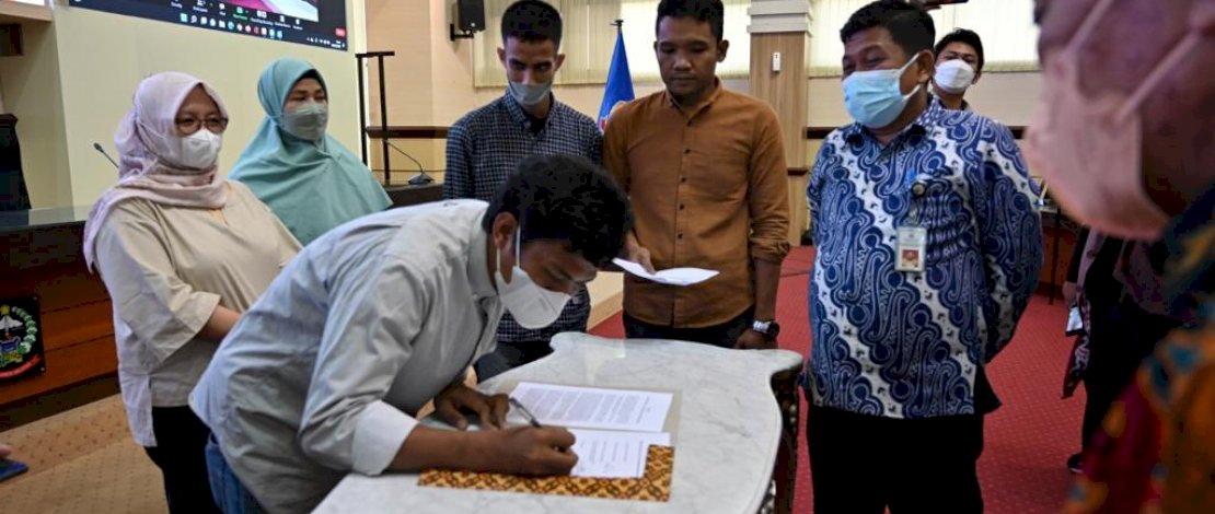 Sejumlah LSM bersama KI serta PPID Utama Provinsi Sulsel menandatangani deklarasi keterbukaan informasi publik.