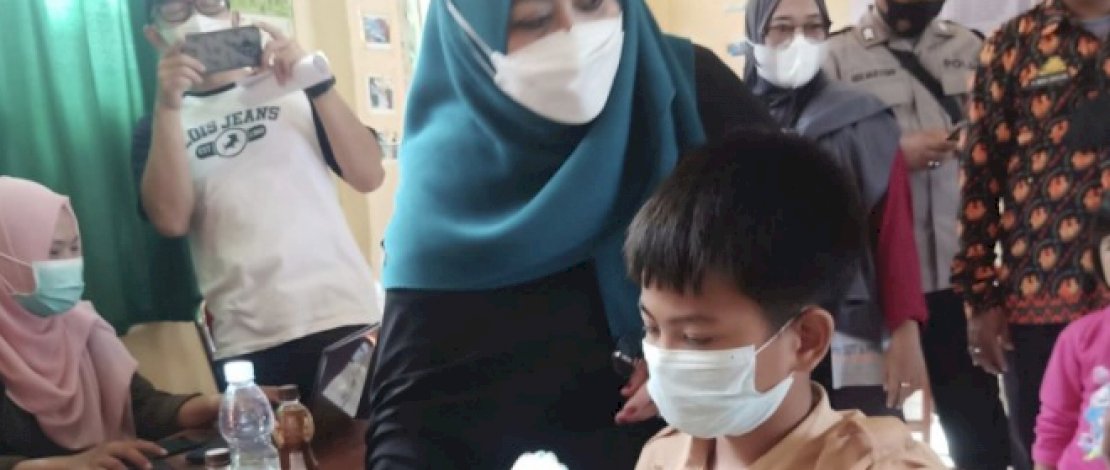 Erna Rasyid Taufan Pantau Pelaksanaan Vaksinasi Anak Usia 6-11 Tahun