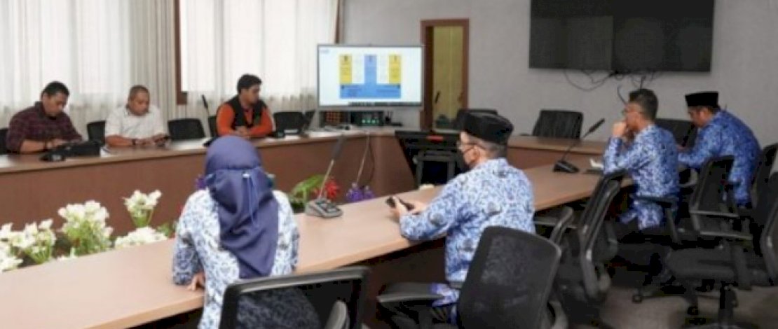 Bupati Maros HAS Chaidir Syam saat menggelar audiensi bersama para Pelaku UMKM dan Rumah Kemasan bertempat di Ruang Rapat Bupati Maros, Senin (18/04/2022).