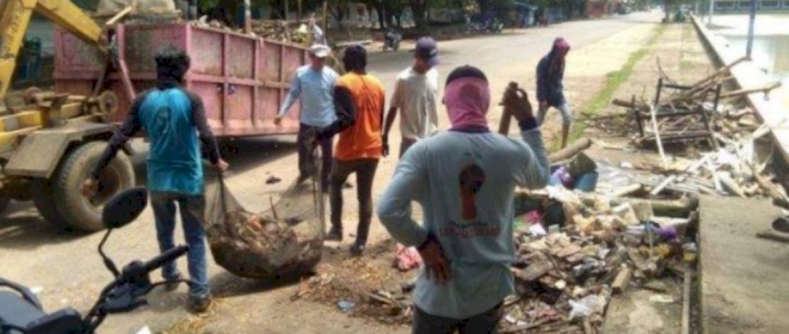 Petugas Kebersihan Maros Dapat THR, Segini Nominalnya Petugas Kebersihan Maros Dapat THR, Segini Nominalnya