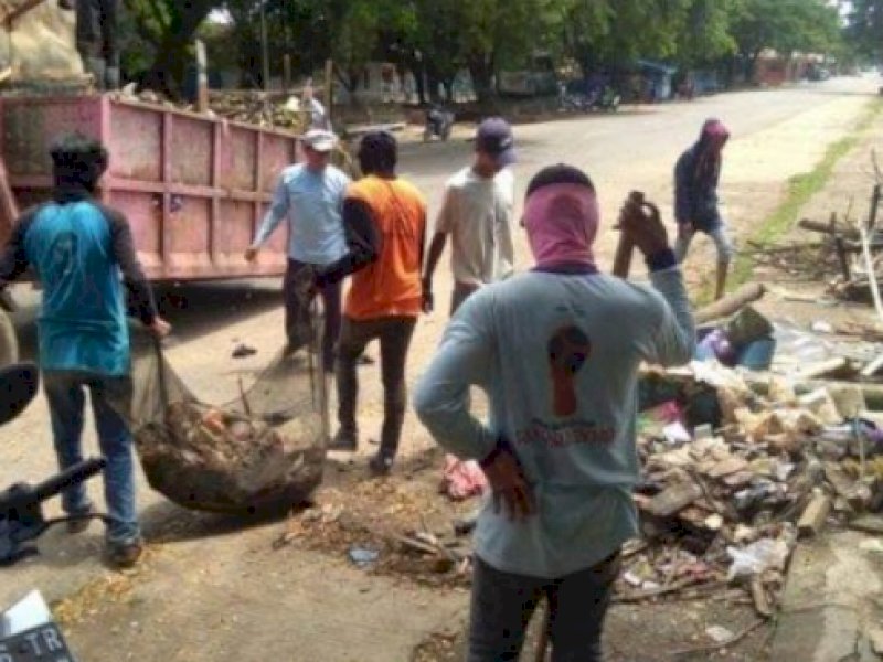 Petugas Kebersihan Maros Dapat THR, Segini Nominalnya