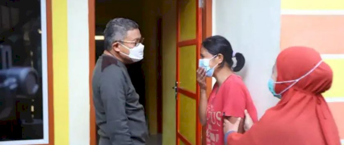 Manfaatkan Hari Libur, Taufan Pawe Kunjungi Warga Penerima Bantuan Rumah Impian