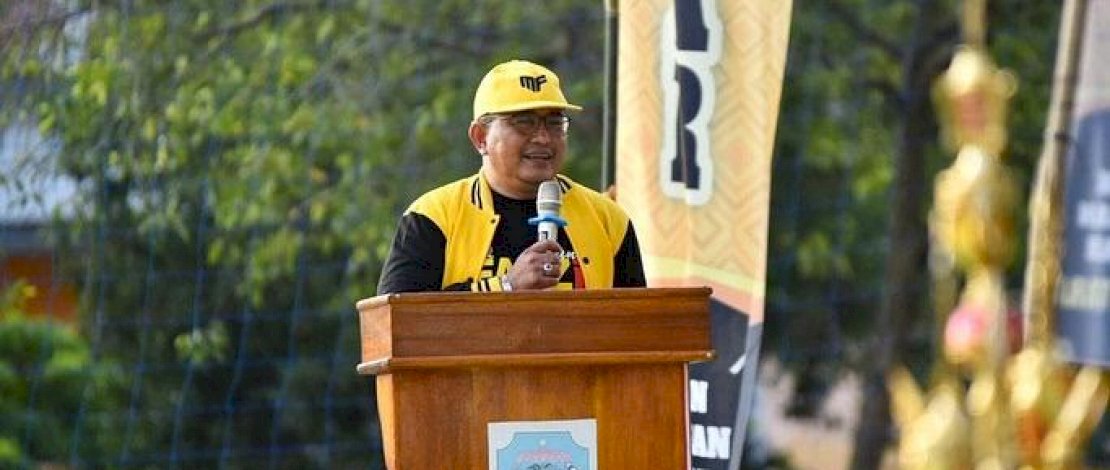 Anggota Dewan Perwakilan Rakyat Republik Indonesia (DPR-RI) Muhammad Fauzi saat membuka turnamen olahraga Volli Putri di Lapangan Bola Voli Putri, Desa Cendana Putih I, Kecamtan Mappedeceng, Kabupaten Luwu Utara, Kamis (12/5/2022).