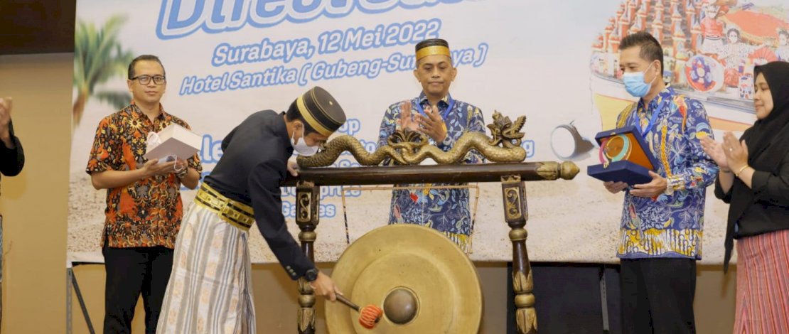 Sekdis Pariwisata Kota Makassar, A Tenri Lengka, membuka Direct Selling Dinas Pariwisata Kota Makassar yang melibatkan 15 travel agent Astindo Sulsel,    di Hotel Santika Premier Gubeng Surabaya, kemarin.