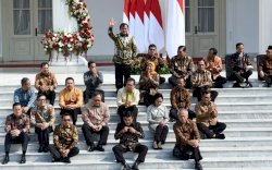 Faisal Basri Minta Seluruh Menteri Jokowi Mundur dari Kabinet 